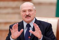 Пити горілку і працювати на тракторі: Лукашенко розповів, як не заразитися коронавірусом