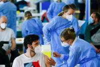 Почти 300 человек из ОРДЛО и Крыма записались на вакцинацию от COVID-19 на подконтрольной Киеву территории